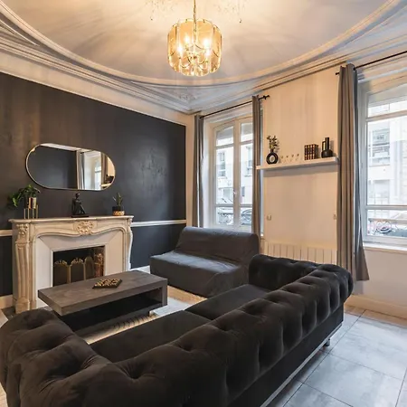 Le Clovis - Centre - Cathedrale *