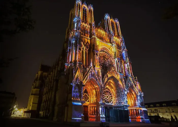 Le Clovis - Centre - Cathedrale *